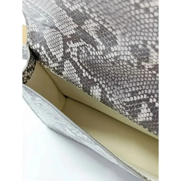 Calvin Klein Wide Flap Embossed Monogram Belt Bag Buckle Size M (MSRP $98) - Picture 11 of 12